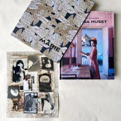 Den eksklusive box er lavet i samarbejde med Bokfabriken og indeholder Det Rosa Hus samt en signeret collage fra Marie Olsson Nylander.