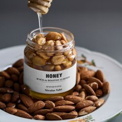 Akaciehonning med Ristede Mandler � 250 g