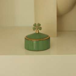  Lucky Clover Circus Box